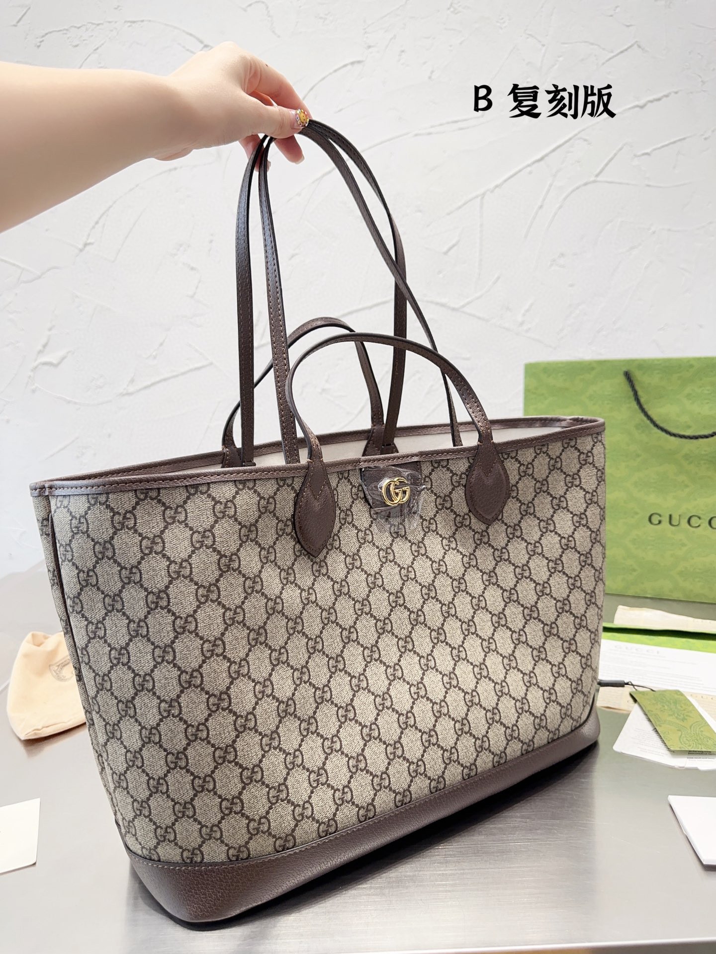 560 $76 gucci gallery