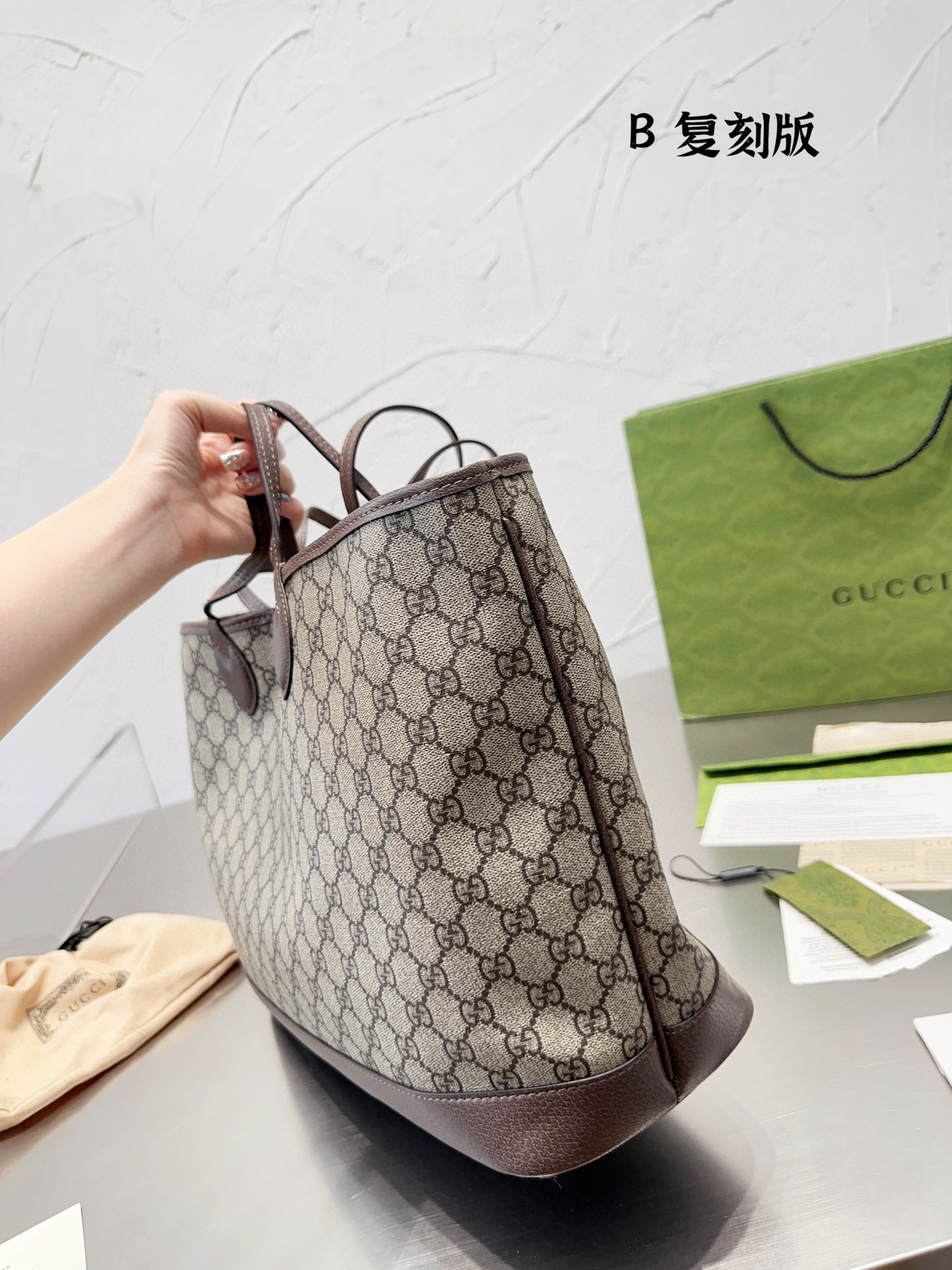 560 $76 gucci gallery