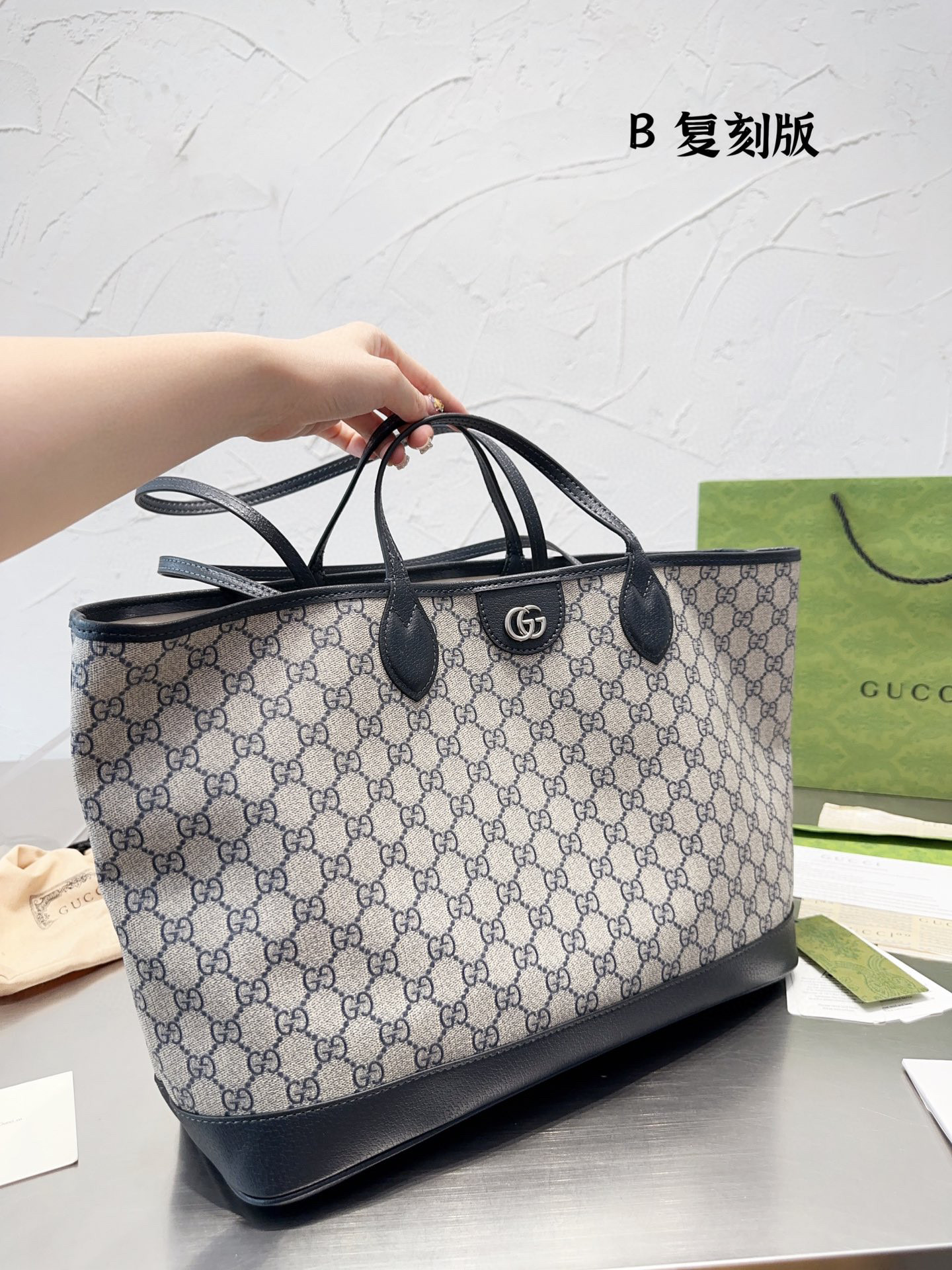 560 $76 gucci gallery
