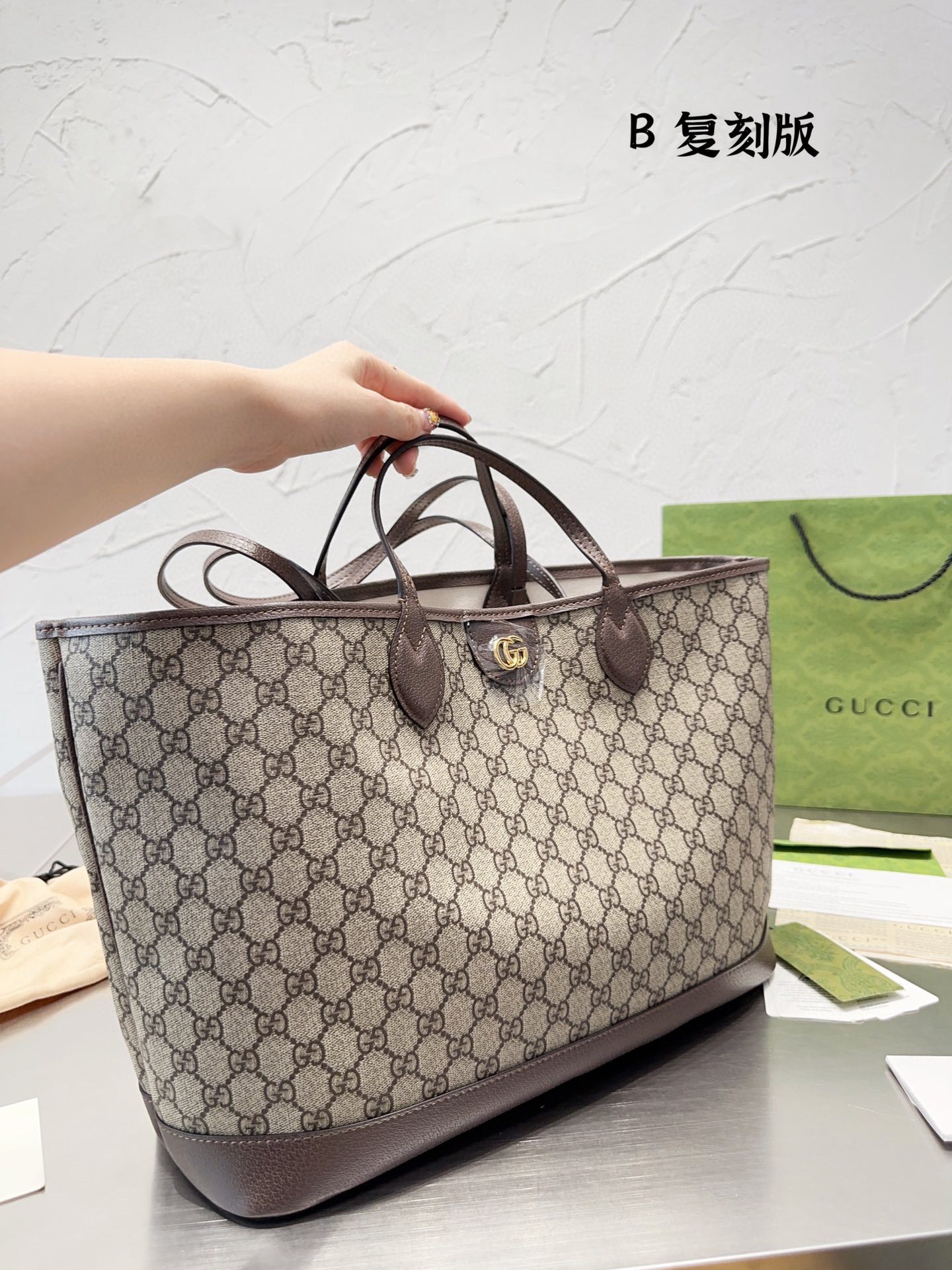 560 $76 gucci gallery