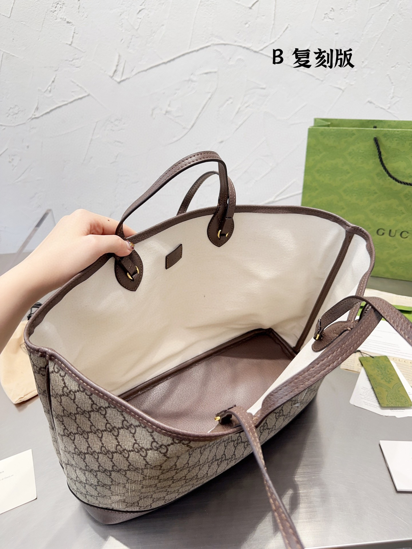 560 $76 gucci gallery