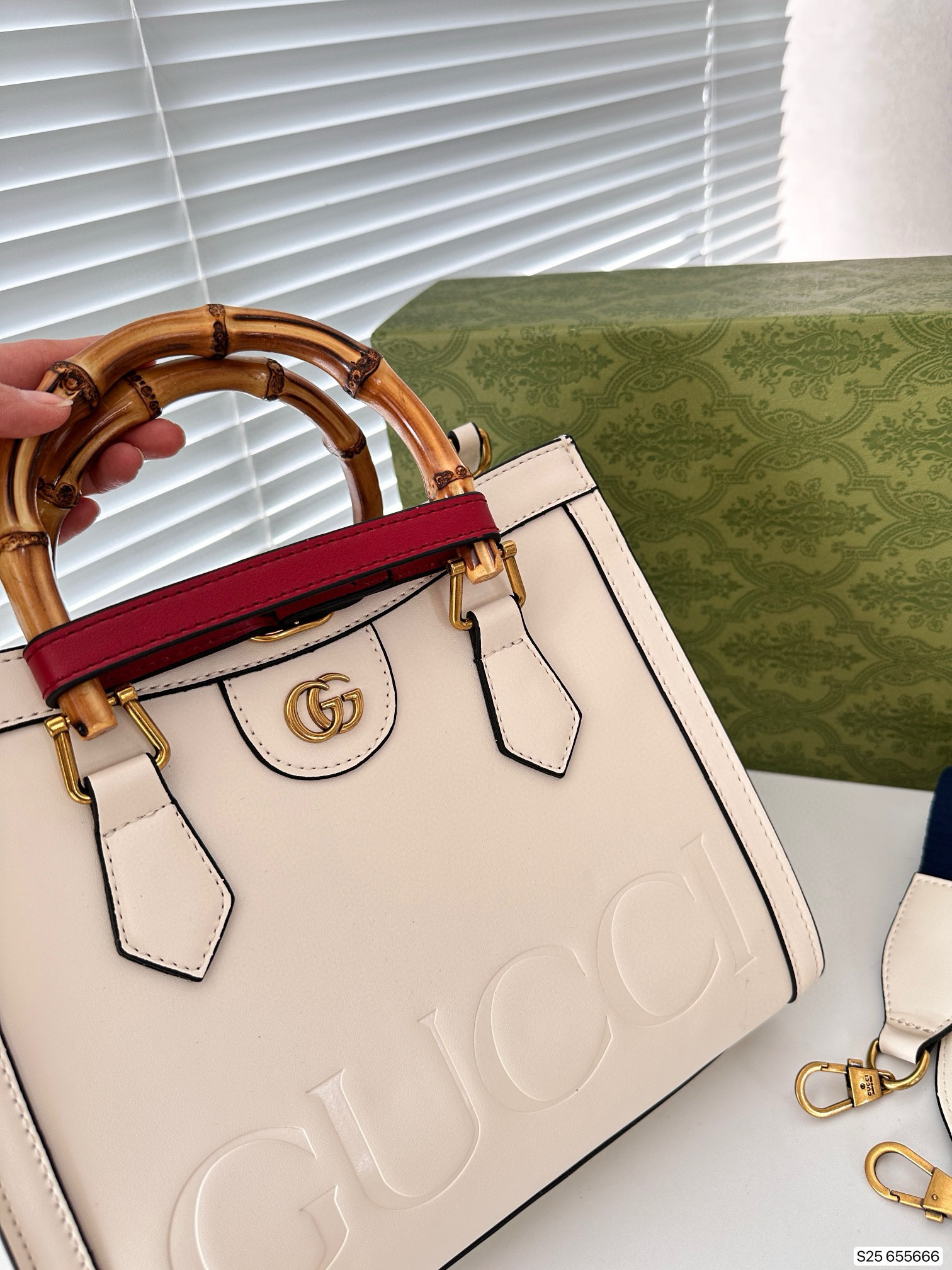 585 $81 gucci gallery