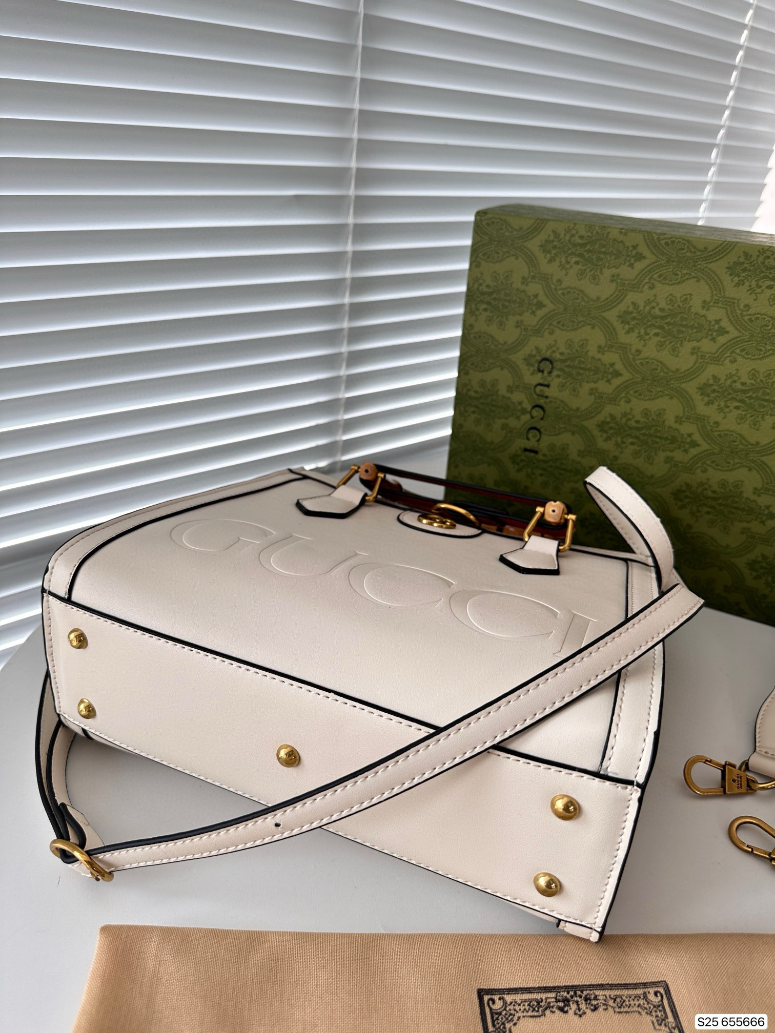 585 $81 gucci gallery