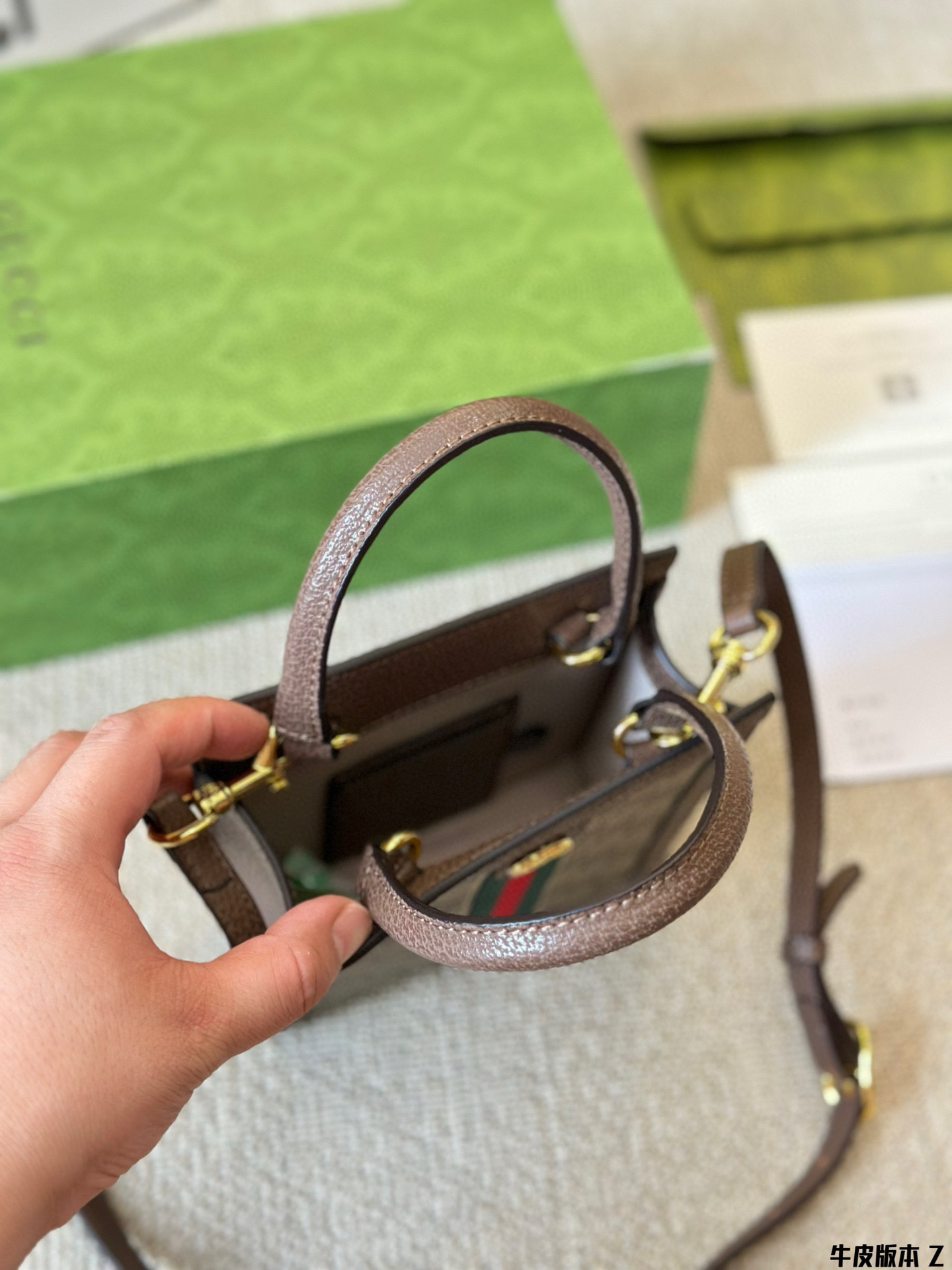 600 $76 gucci gallery