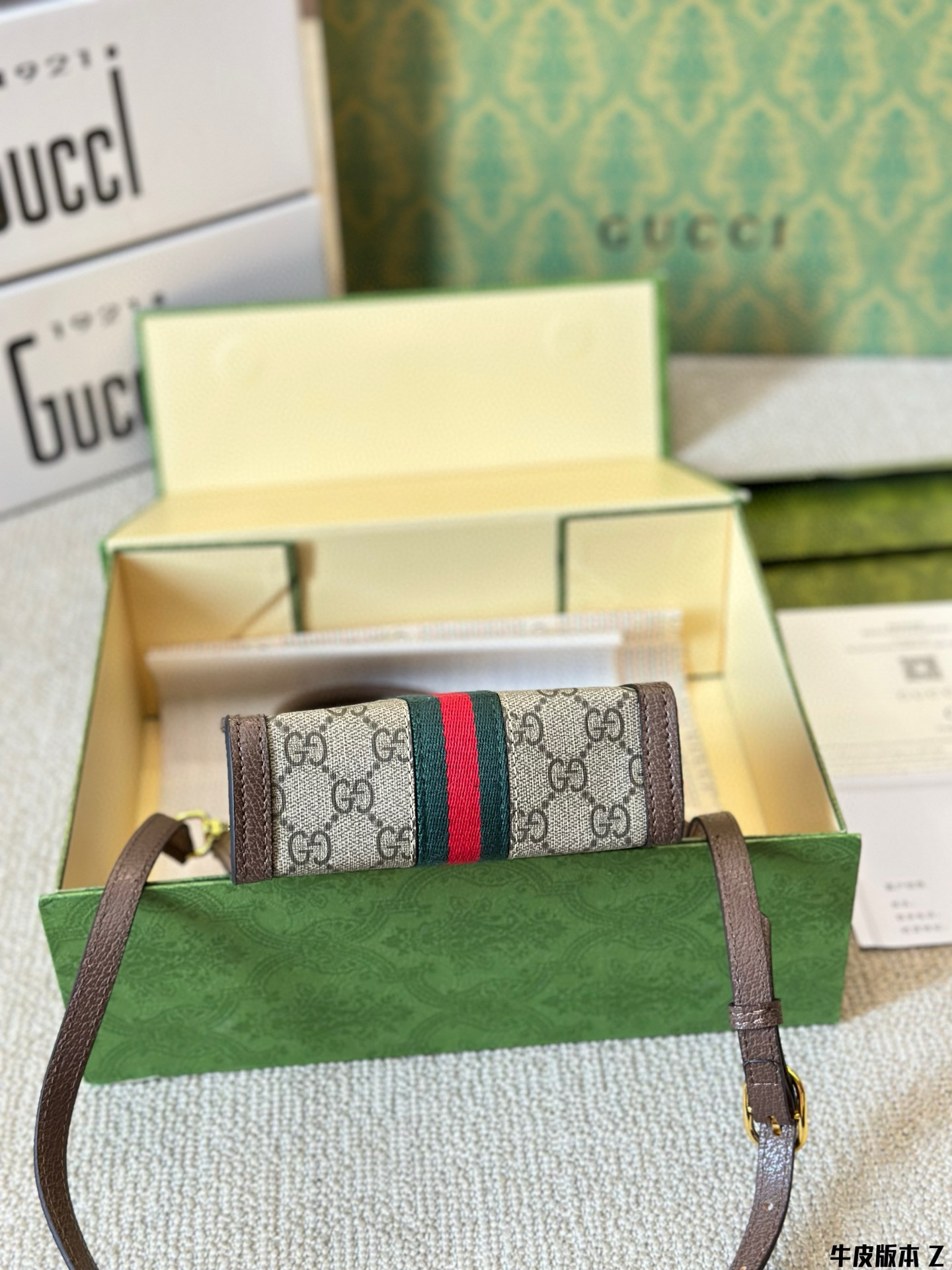 600 $76 gucci gallery