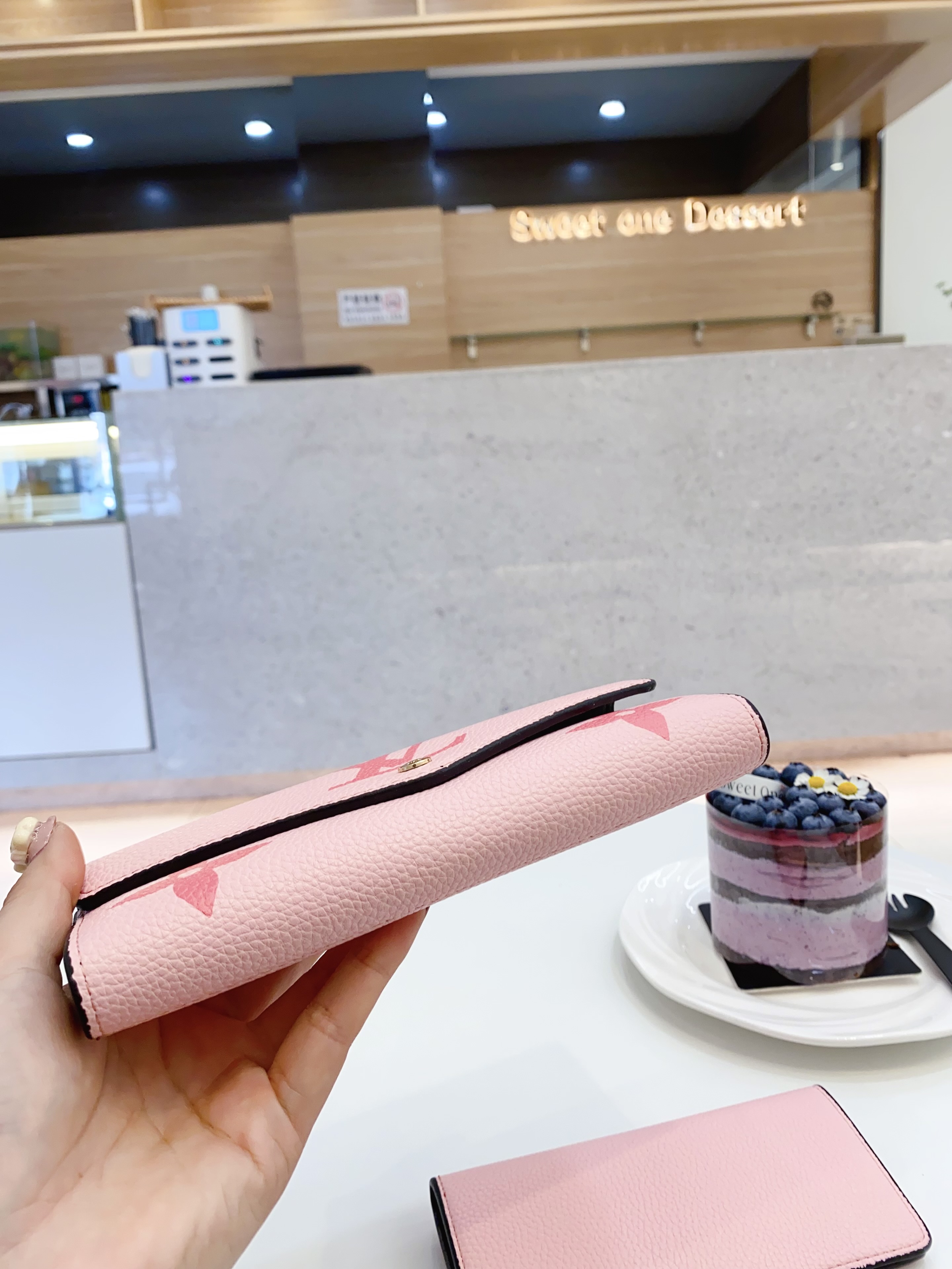 634 $30 LV gallery