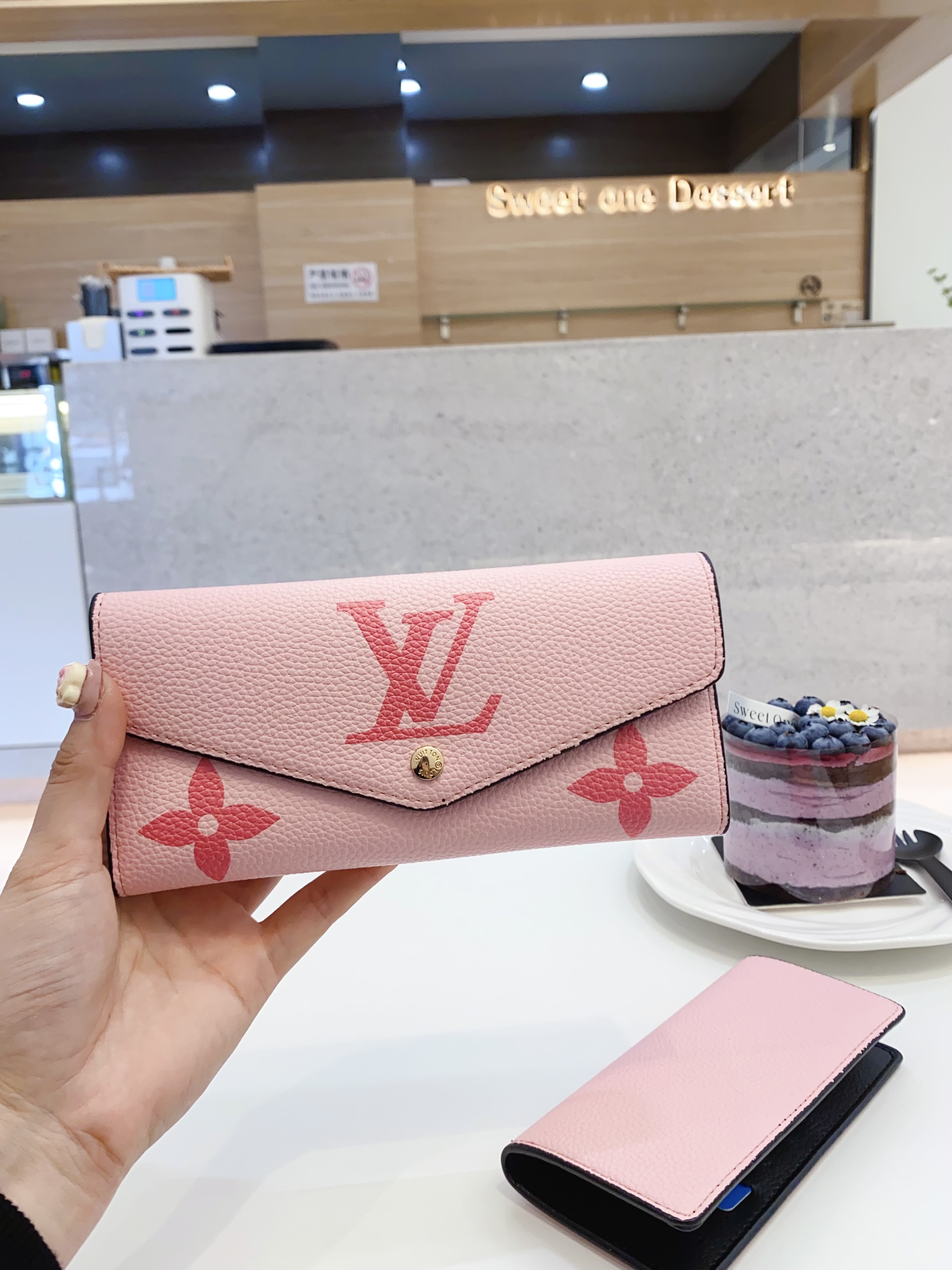 634 $30 LV gallery