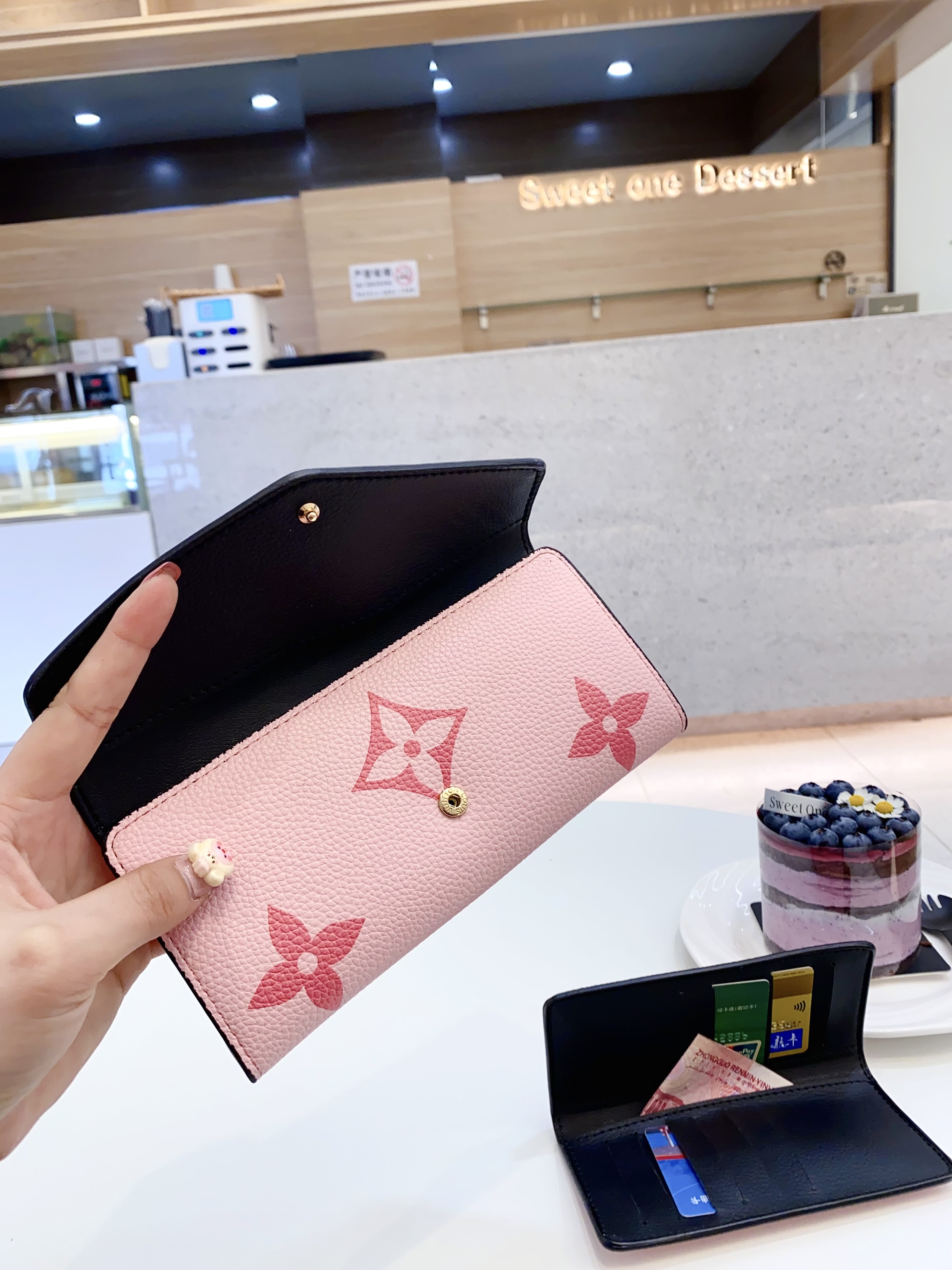 634 $30 LV gallery