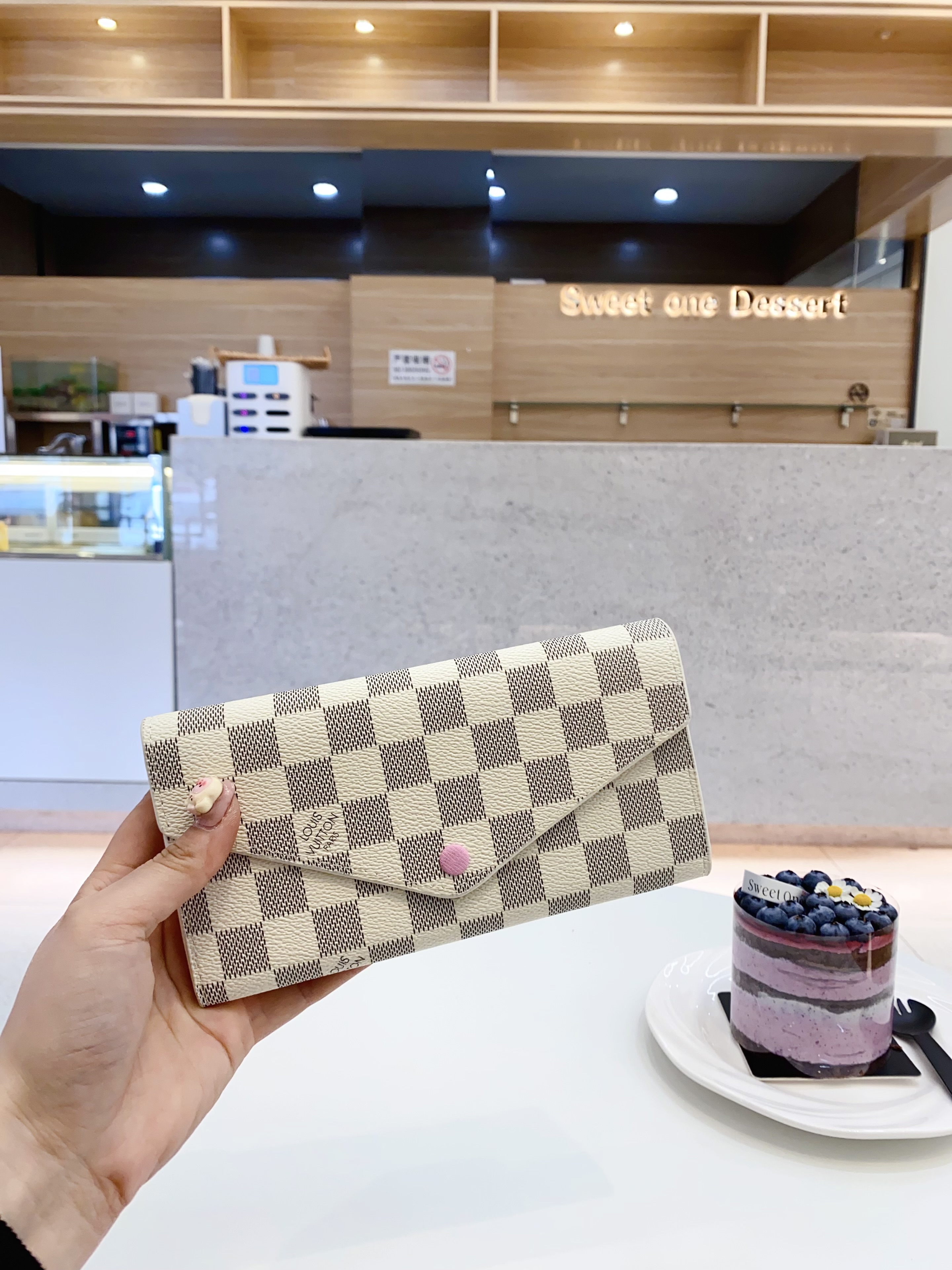 634 $30 LV gallery