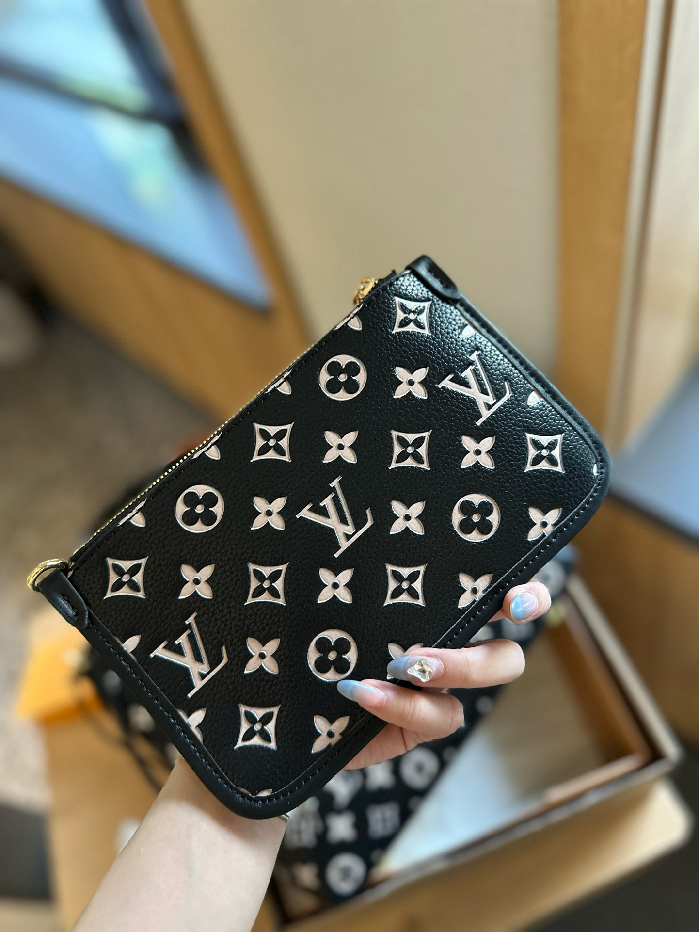 660 $60 LV gallery
