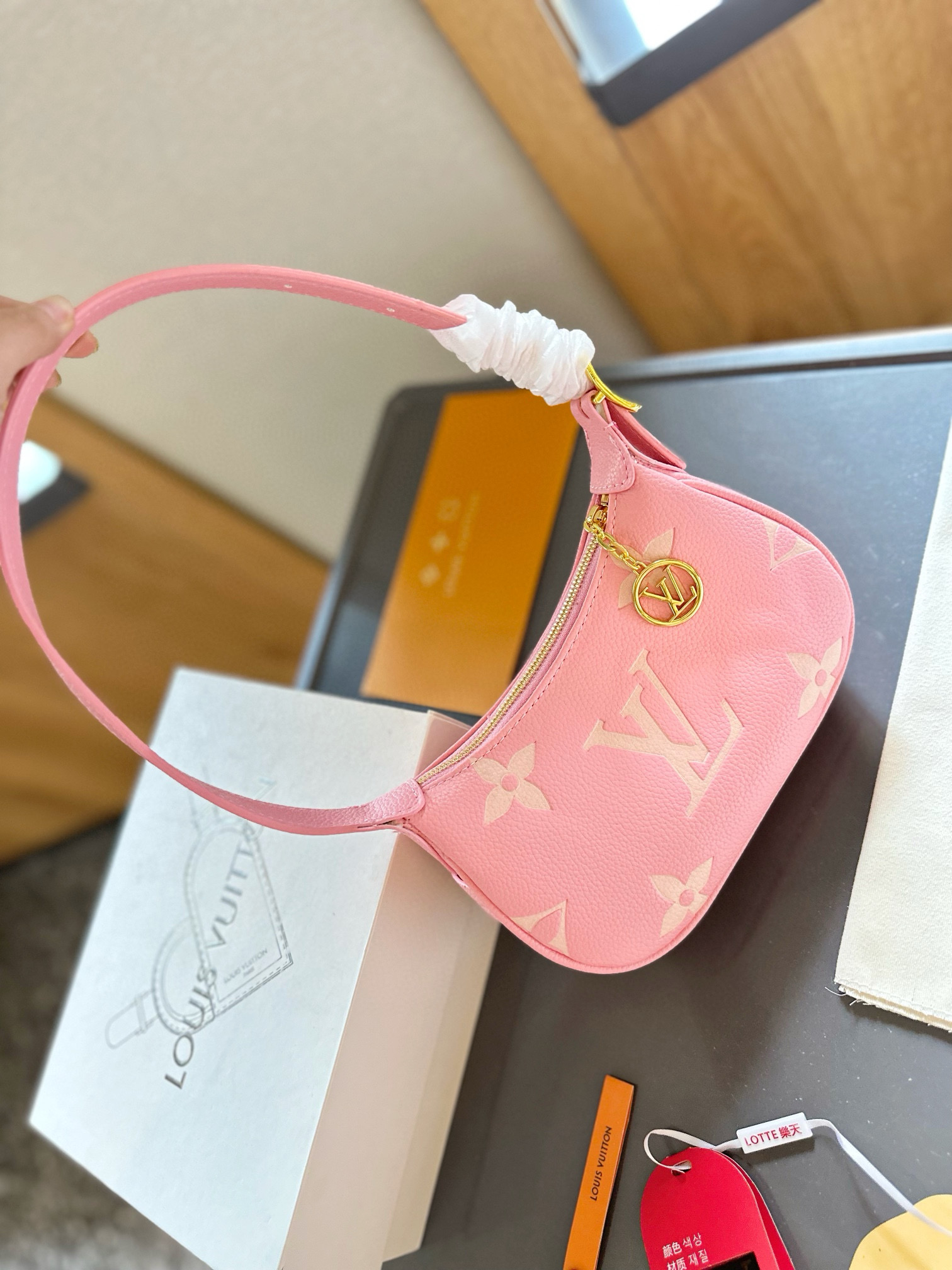 695 $77 LV gallery