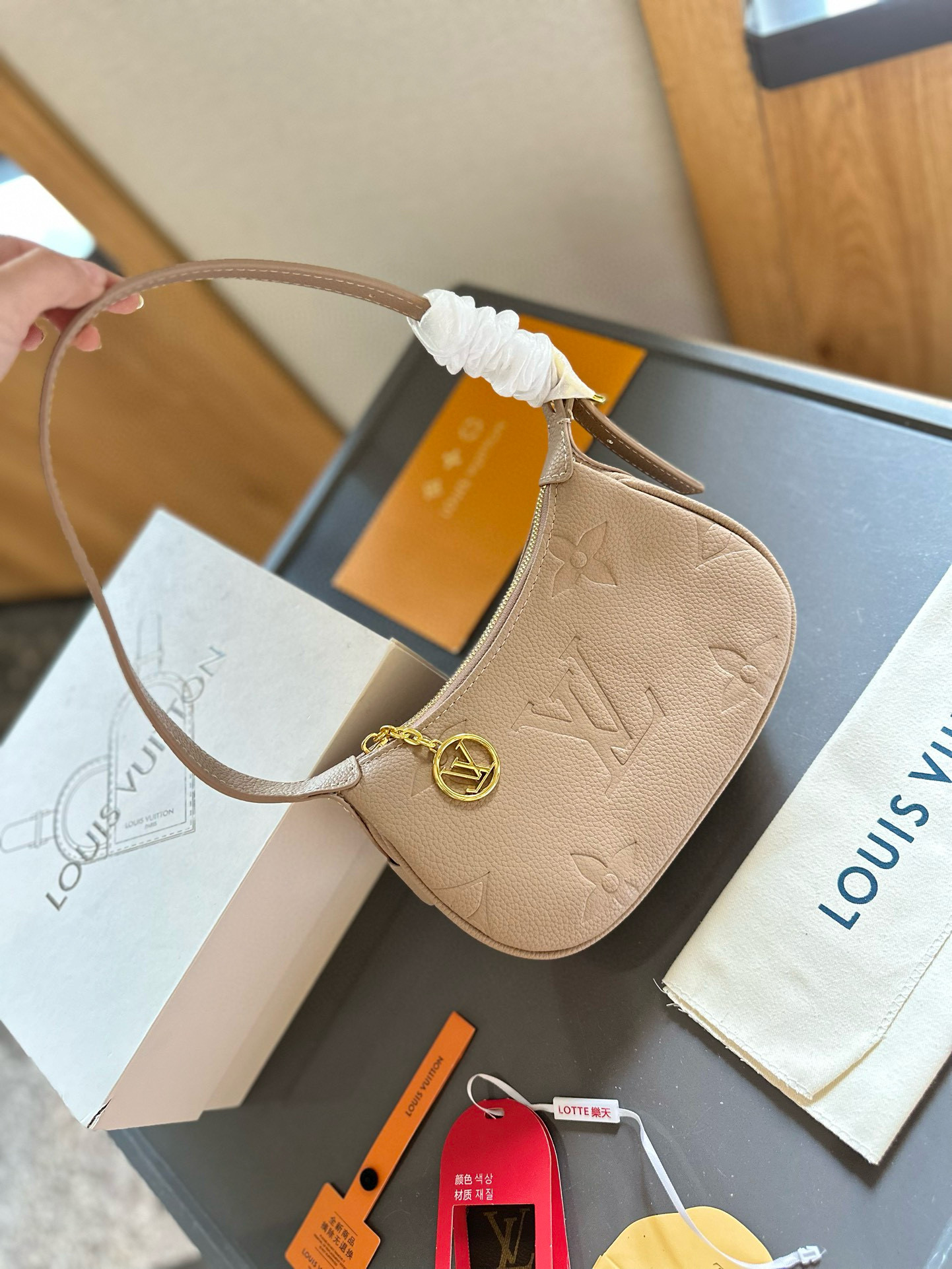 695 $77 LV gallery
