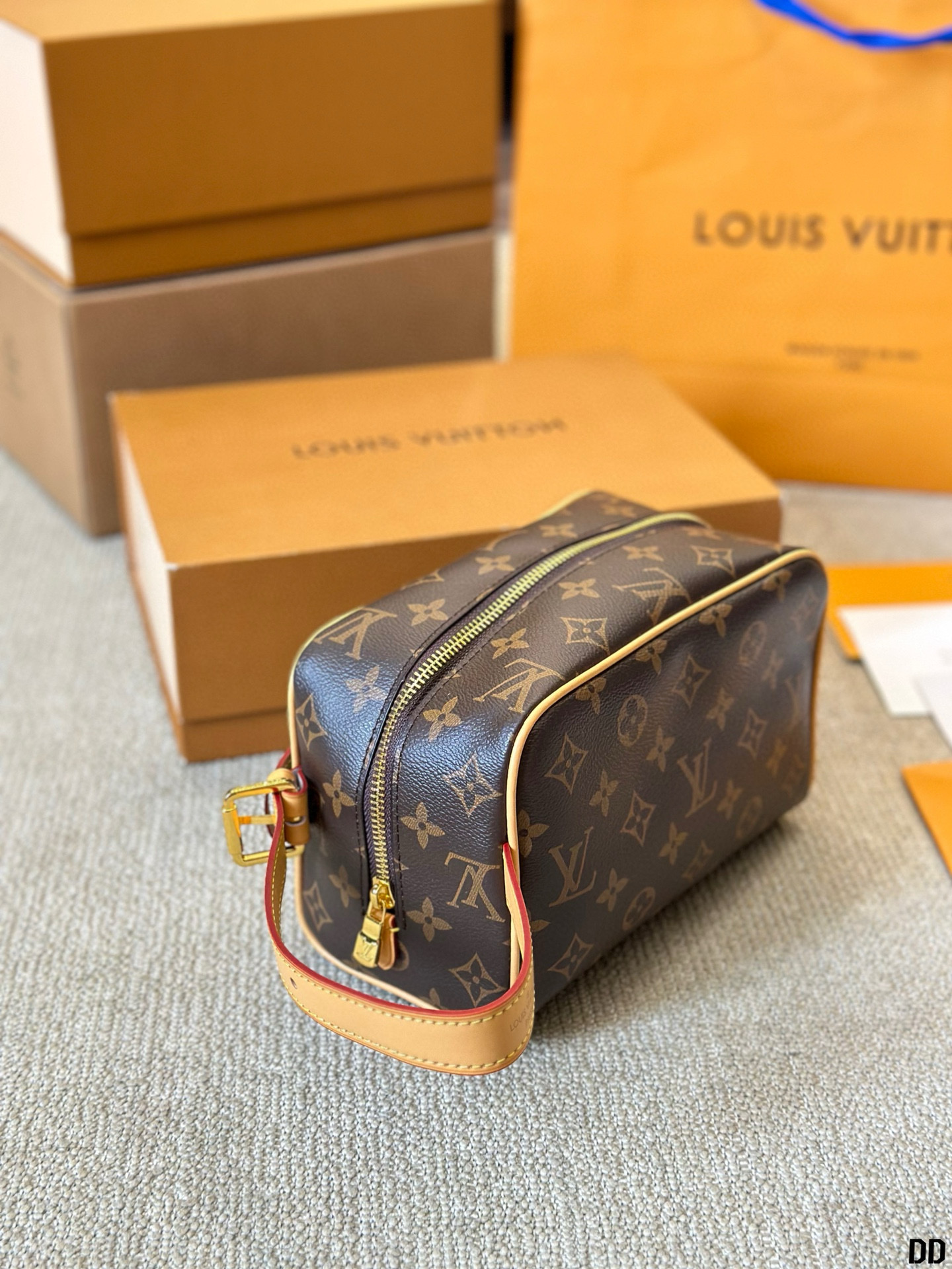 698 $74 LV gallery