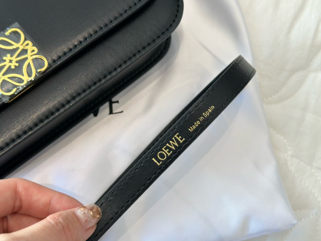 HA578 loewe $63 gallery