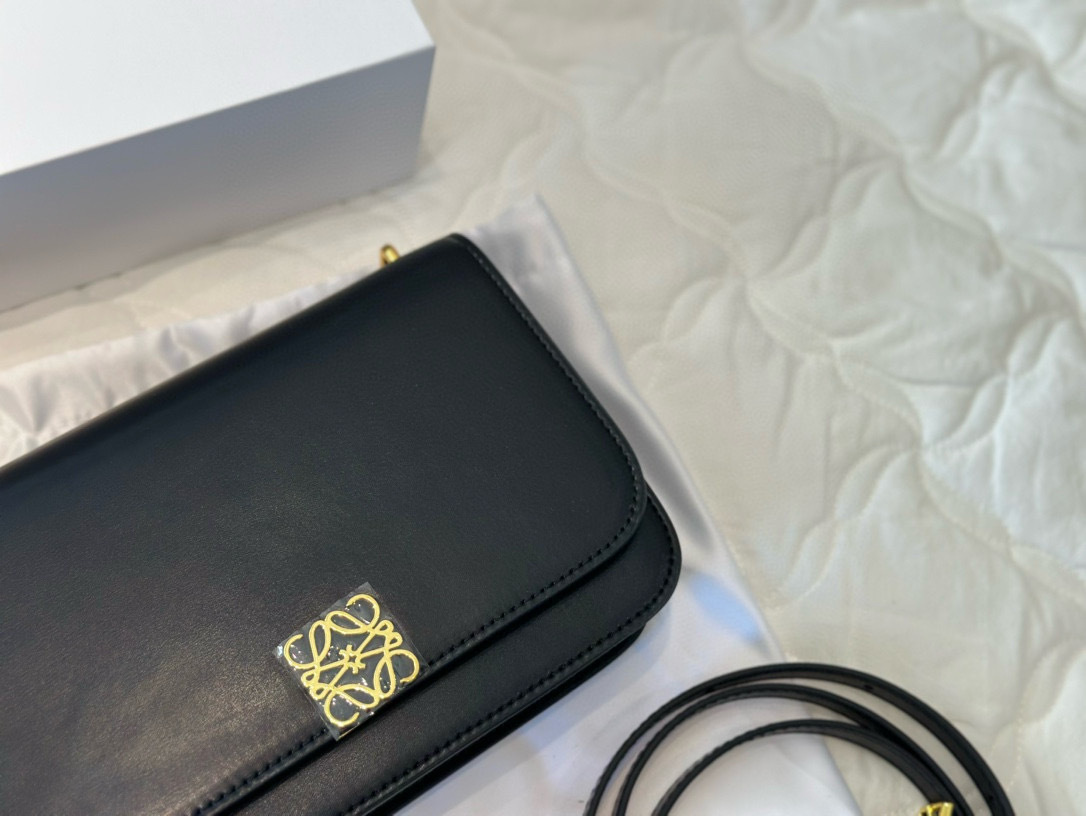 HA578 loewe $63 gallery