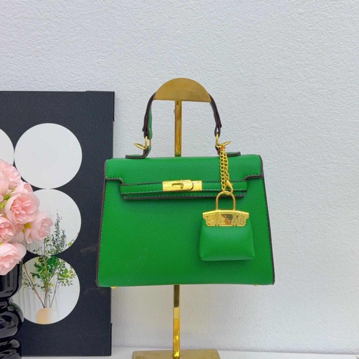 HA657 $54.99 gallery