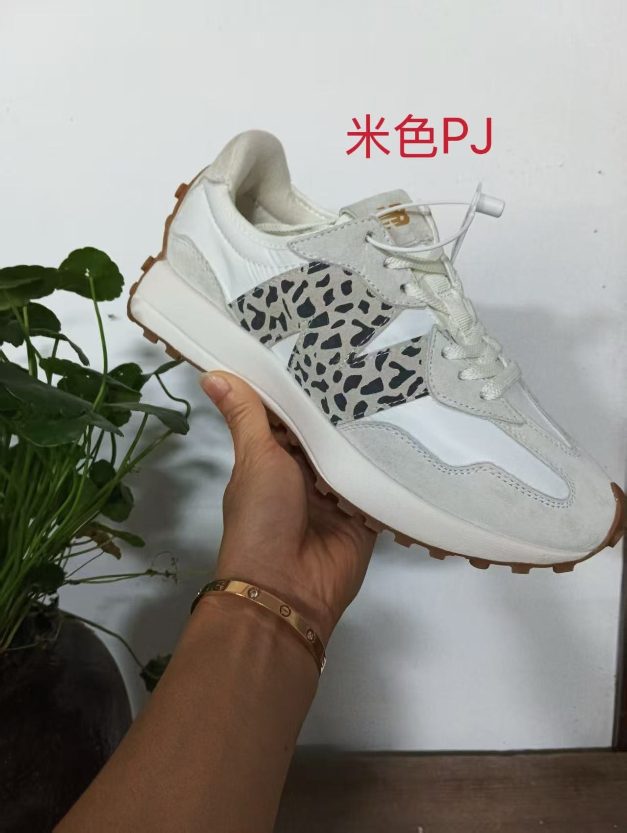 HA712 $69.99 gallery