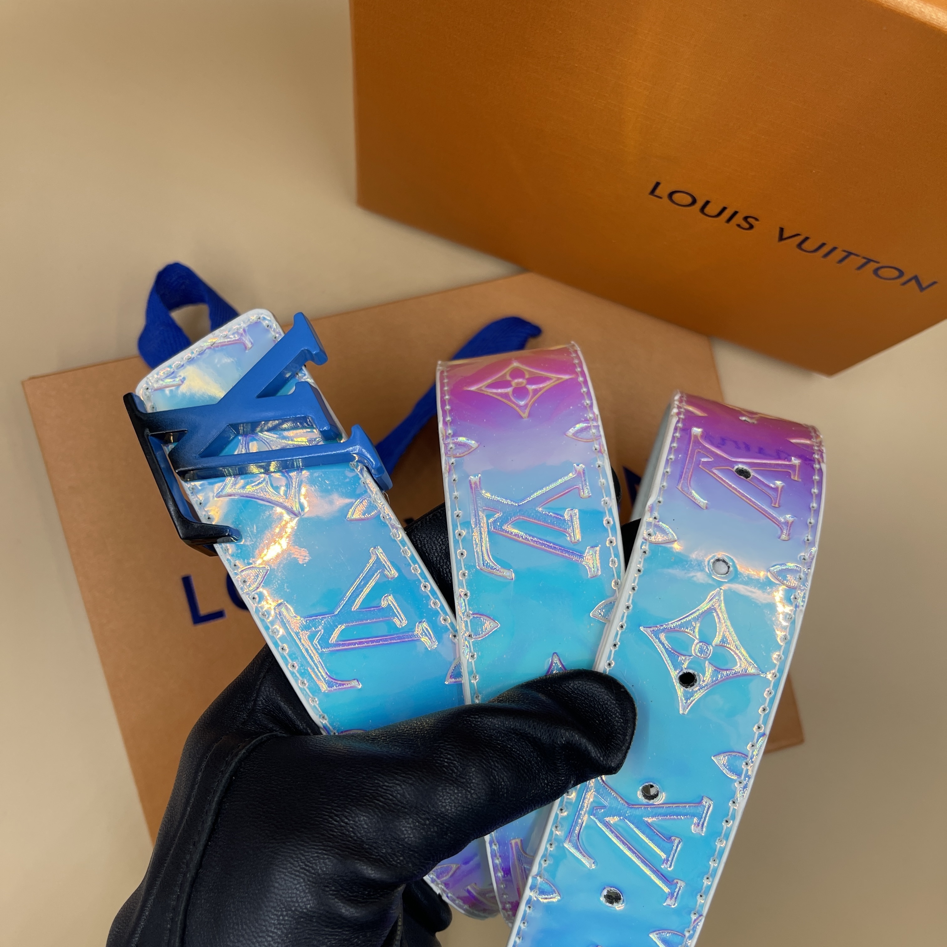 LV  111048  $29 gallery