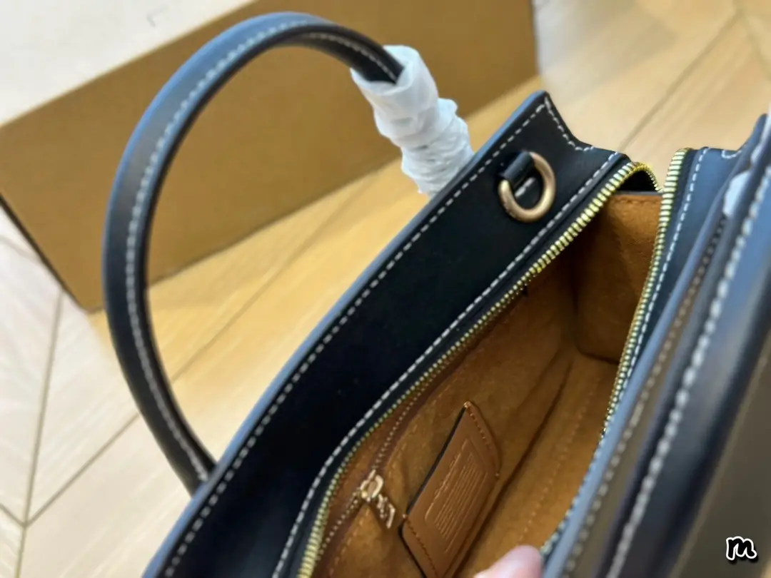 3874-70-504-coach-with box gallery