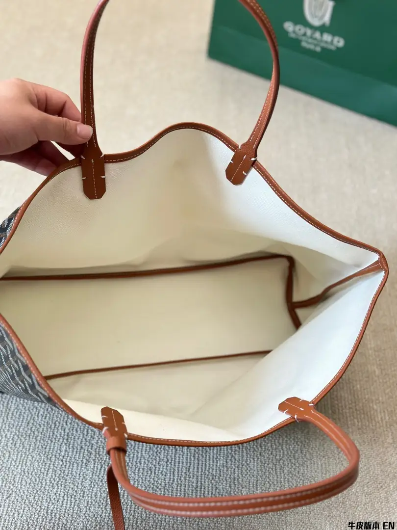 3919-390-55-goyard gallery