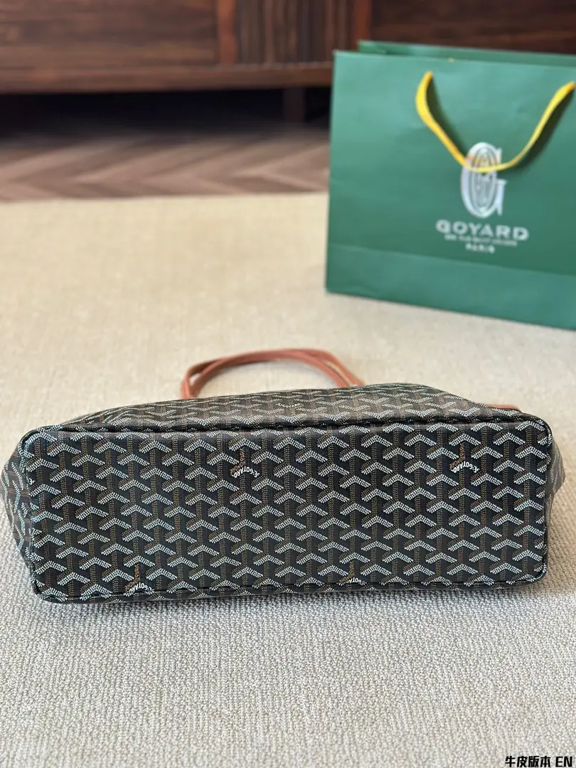 3919-390-55-goyard gallery