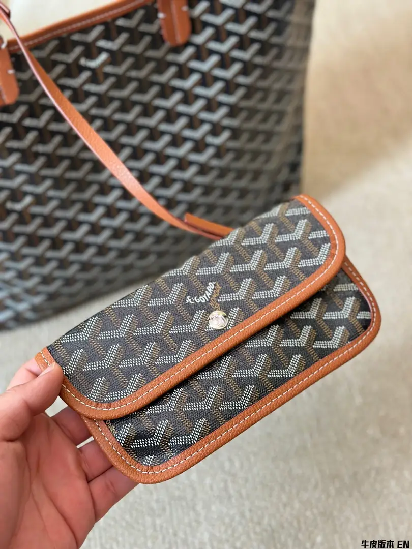 3919-390-55-goyard gallery