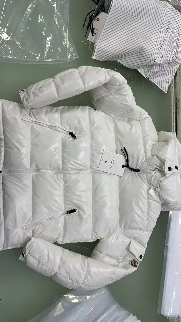 3985-55-396-Moncler gallery