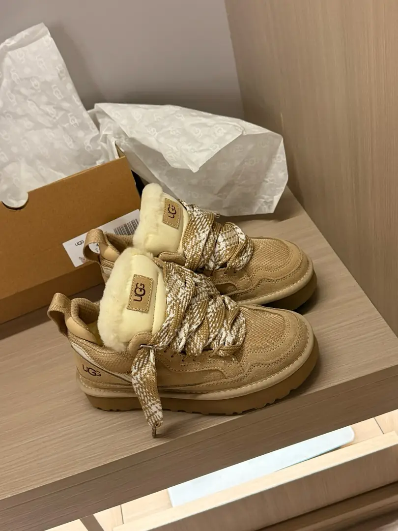 3989-80-576-UGG-WITH BOX gallery