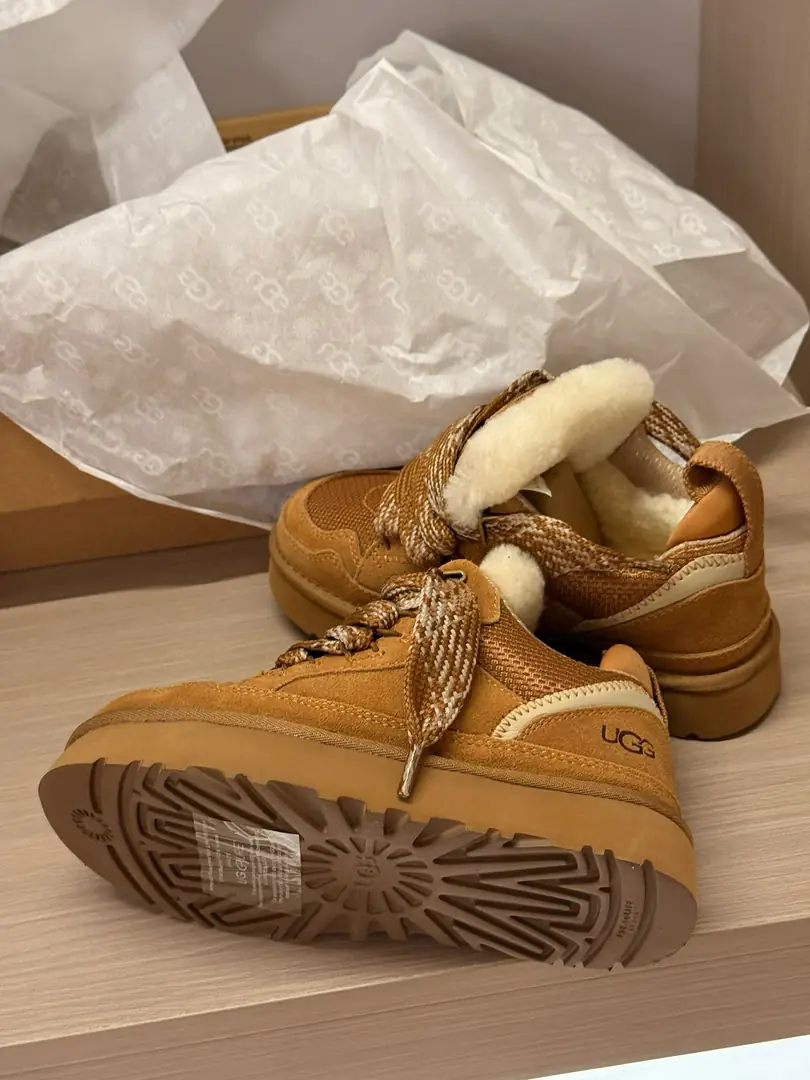 3989-80-576-UGG-WITH BOX gallery