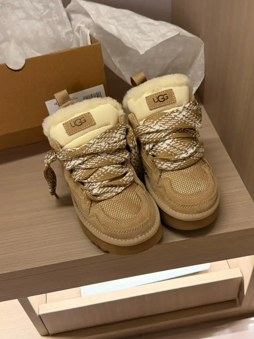 3989-80-576-UGG-WITH BOX gallery