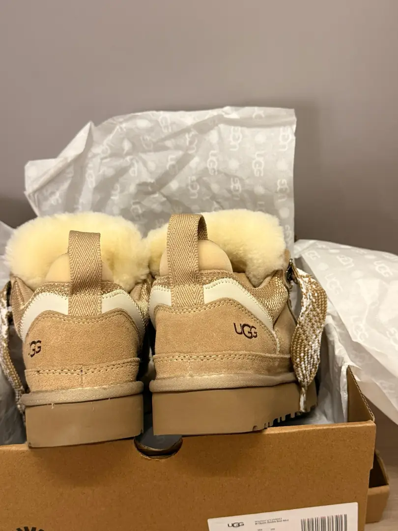 3989-80-576-UGG-WITH BOX gallery