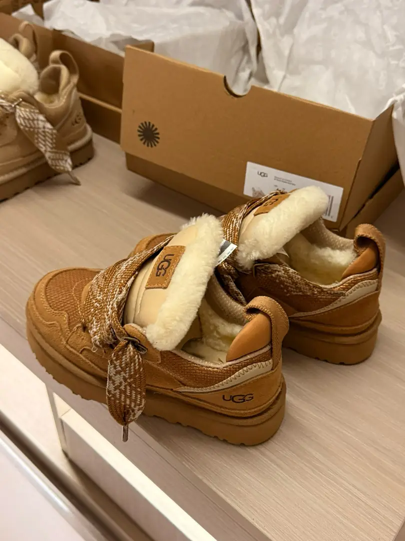 3989-80-576-UGG-WITH BOX gallery