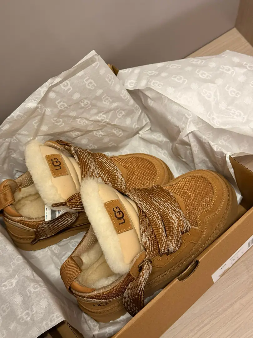 3989-80-576-UGG-WITH BOX gallery