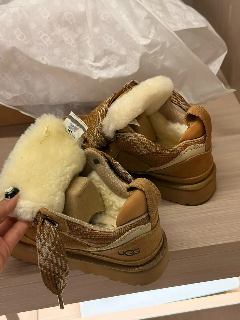 3989-80-576-UGG-WITH BOX gallery