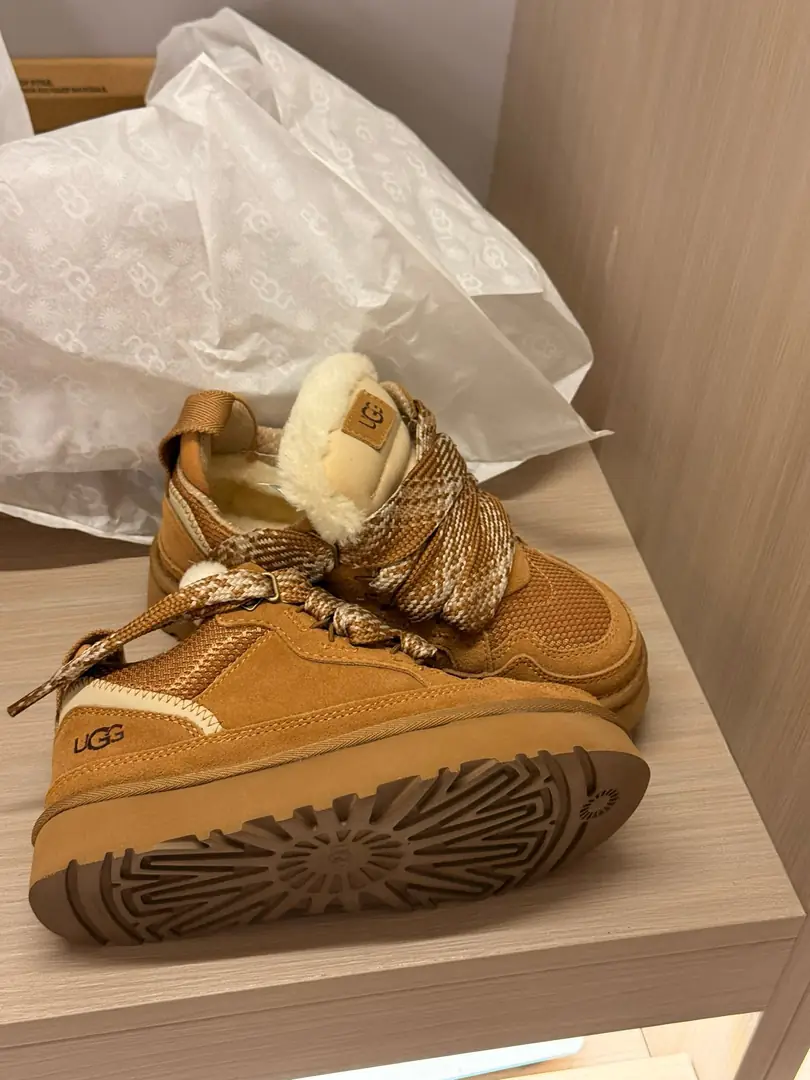 3989-80-576-UGG-WITH BOX gallery