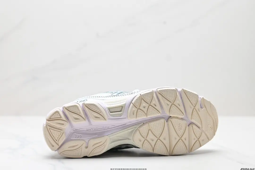 3996-64-460-ASICS-with box gallery