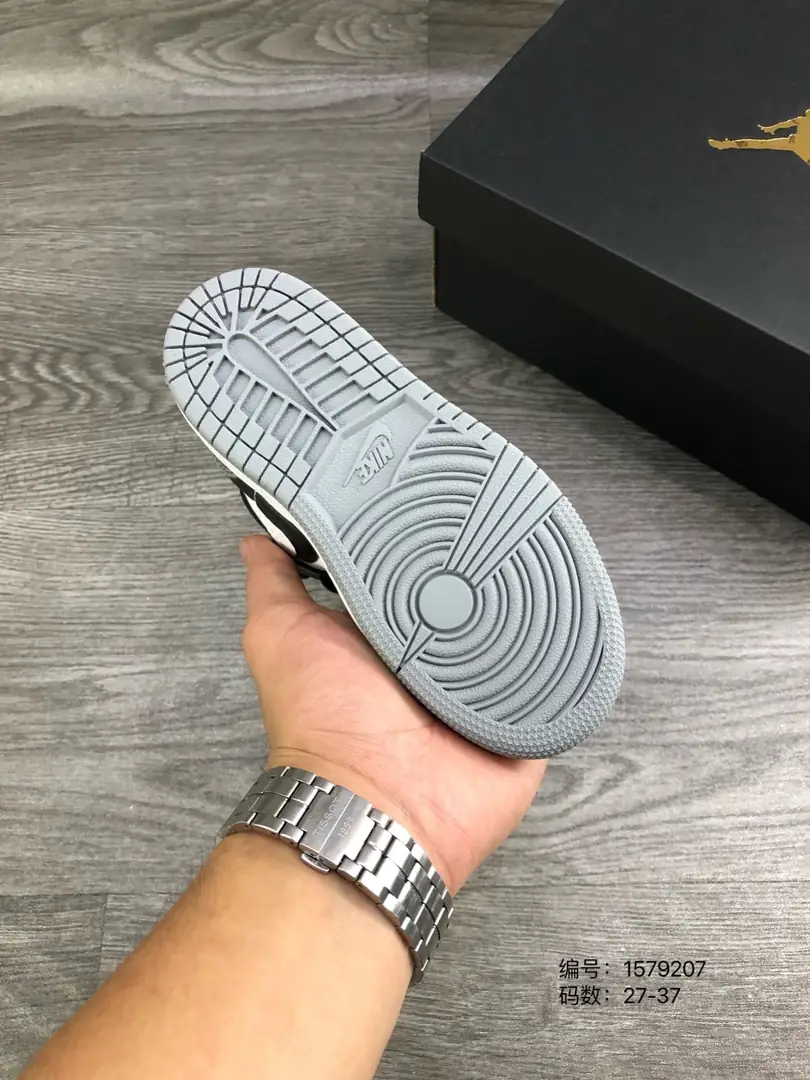 40.99-1022  Air Jordan 1 nike gallery