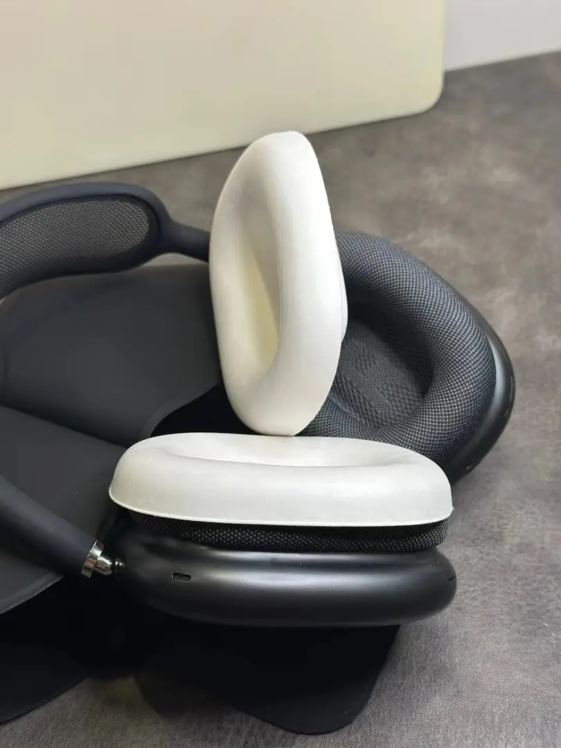 4129--145-Air Pods Max gallery