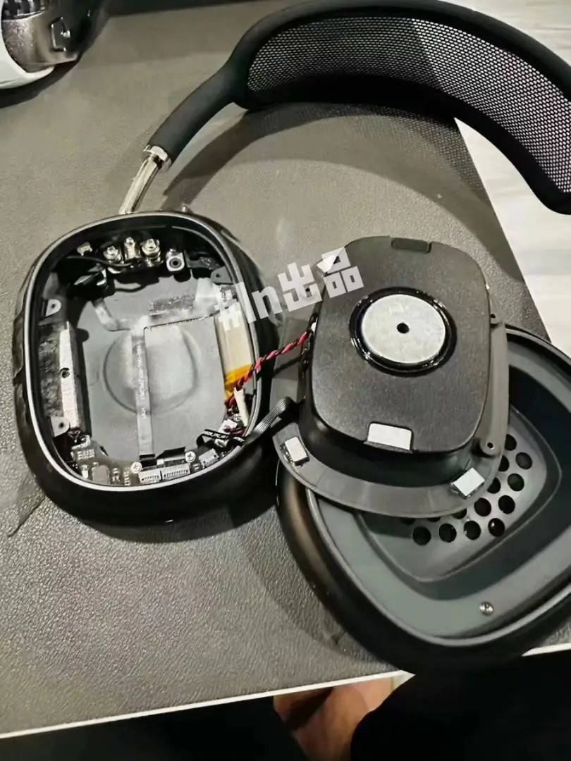 4129--145-Air Pods Max gallery