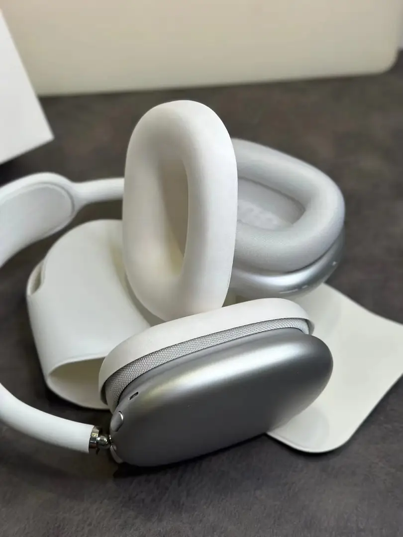 4129--145-Air Pods Max gallery