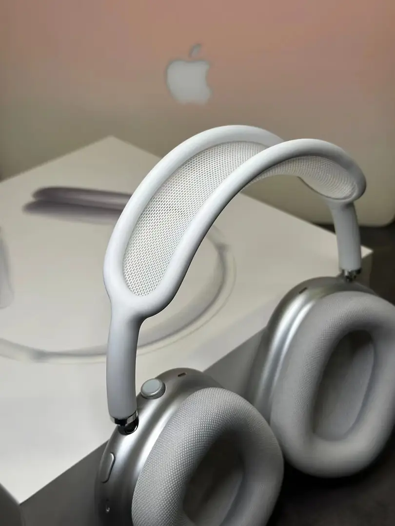 4129--145-Air Pods Max gallery