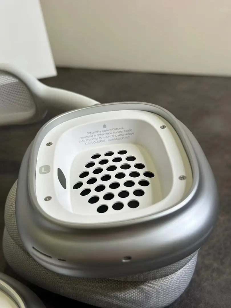 4129--145-Air Pods Max gallery