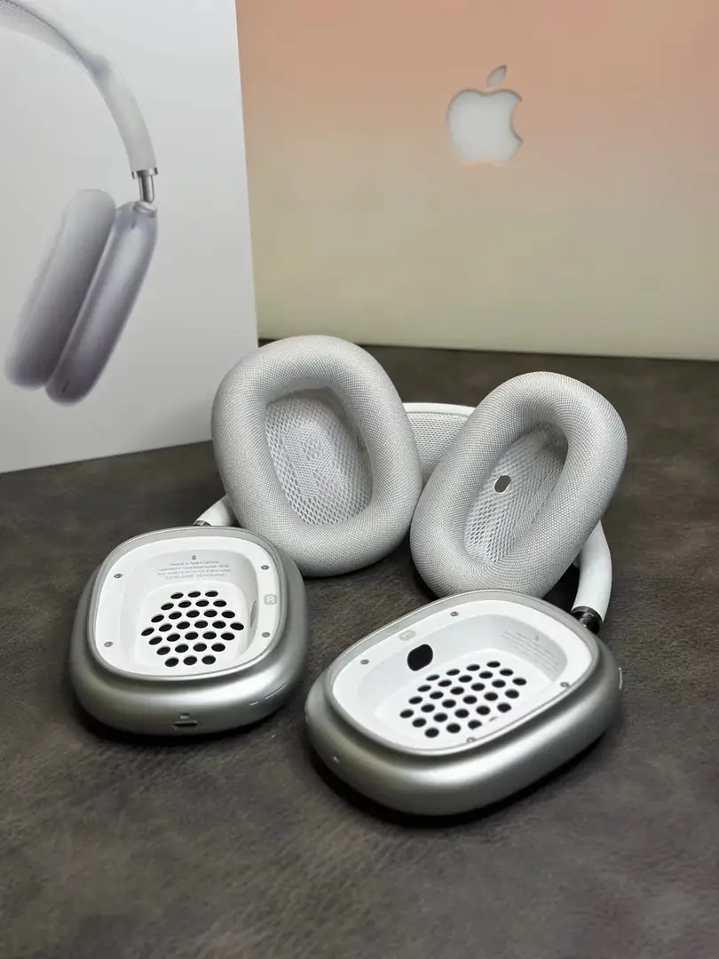 4129--145-Air Pods Max gallery