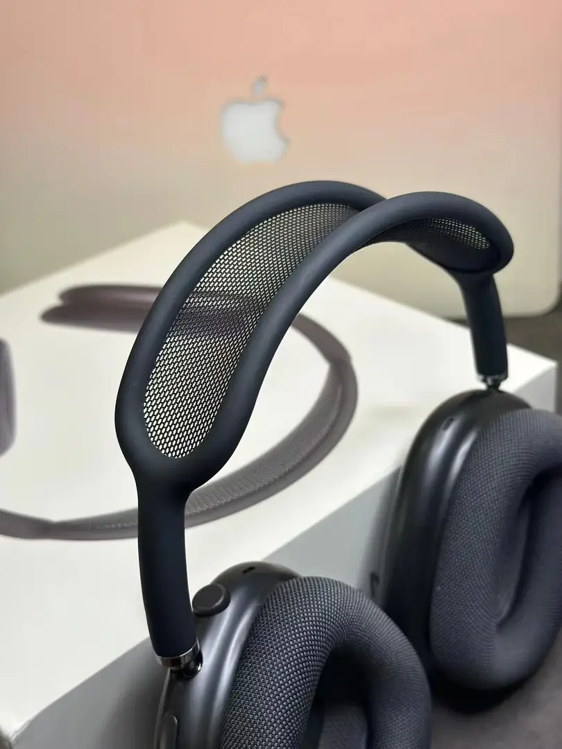 4129--145-Air Pods Max gallery