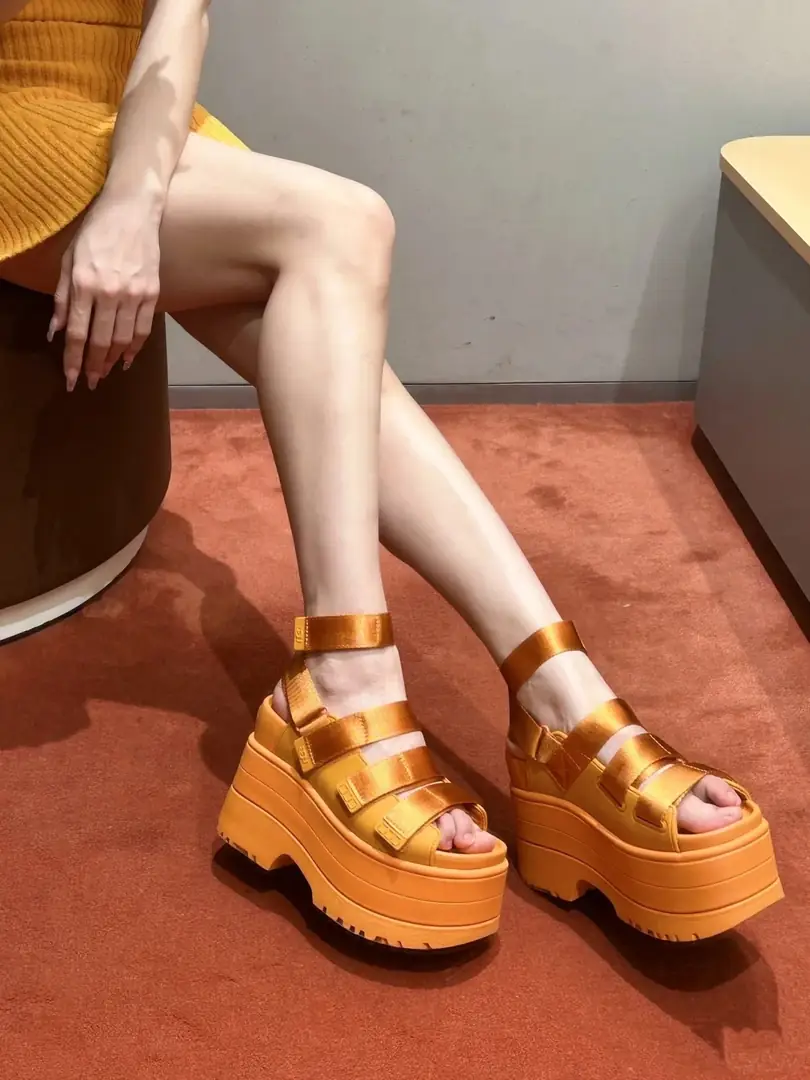 4331-110-ugg gallery