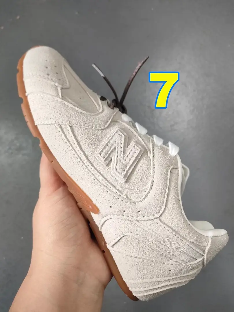 4336-63-New Balance &miumiu gallery