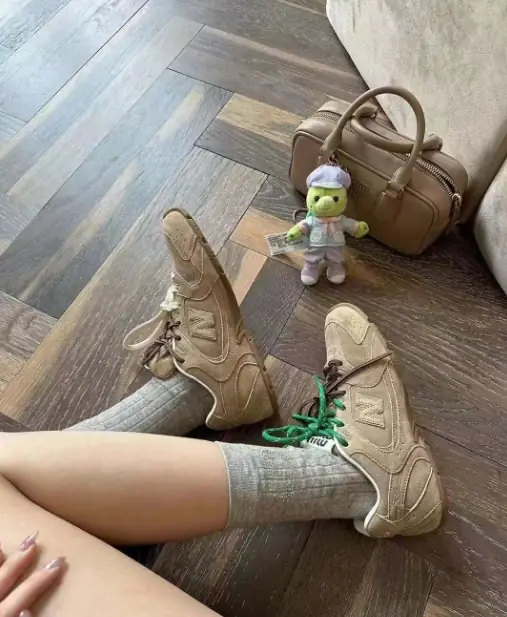 4336-63-New Balance &miumiu gallery