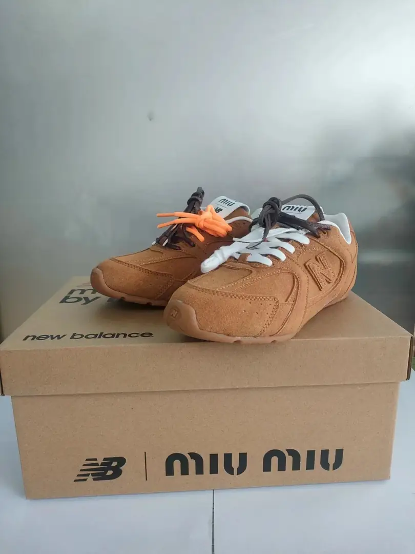 4336-63-New Balance &miumiu gallery
