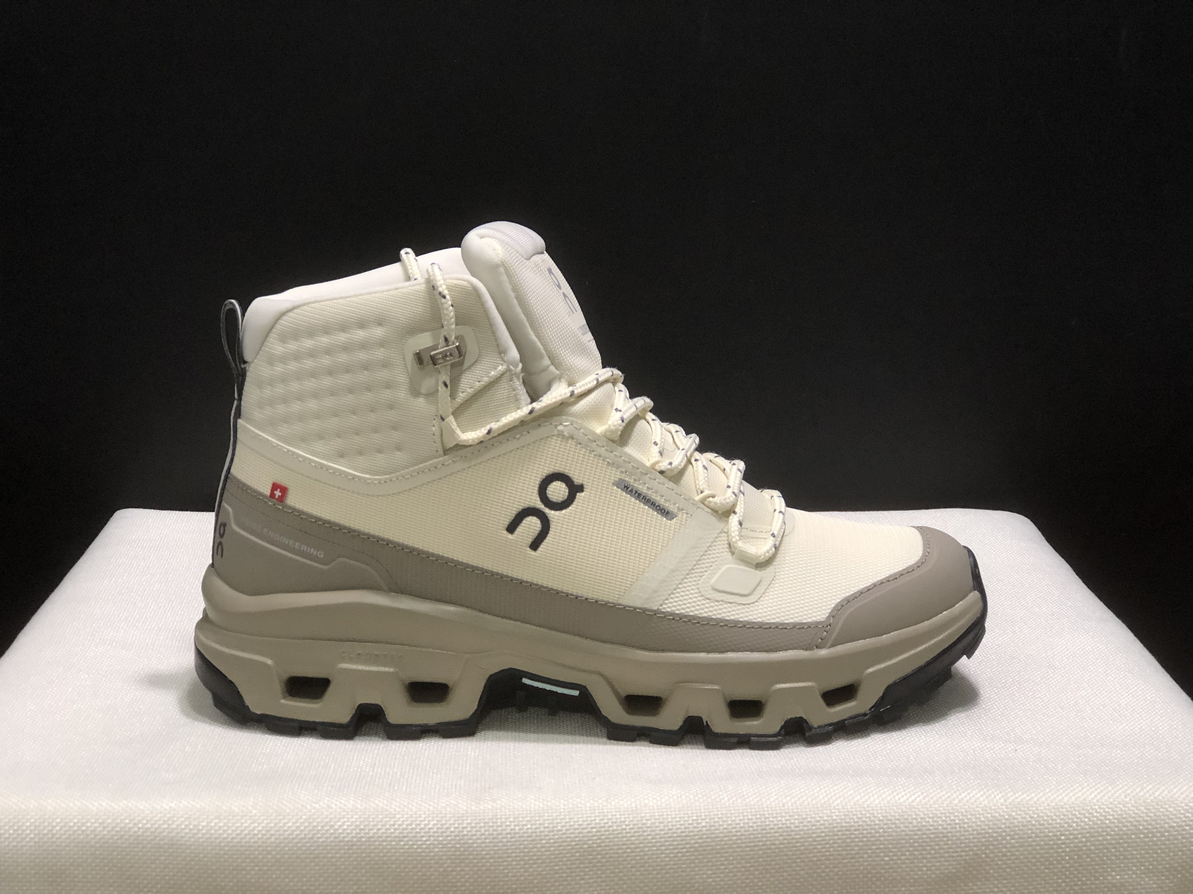 4374-75-qc Cloudrock Low WP gallery