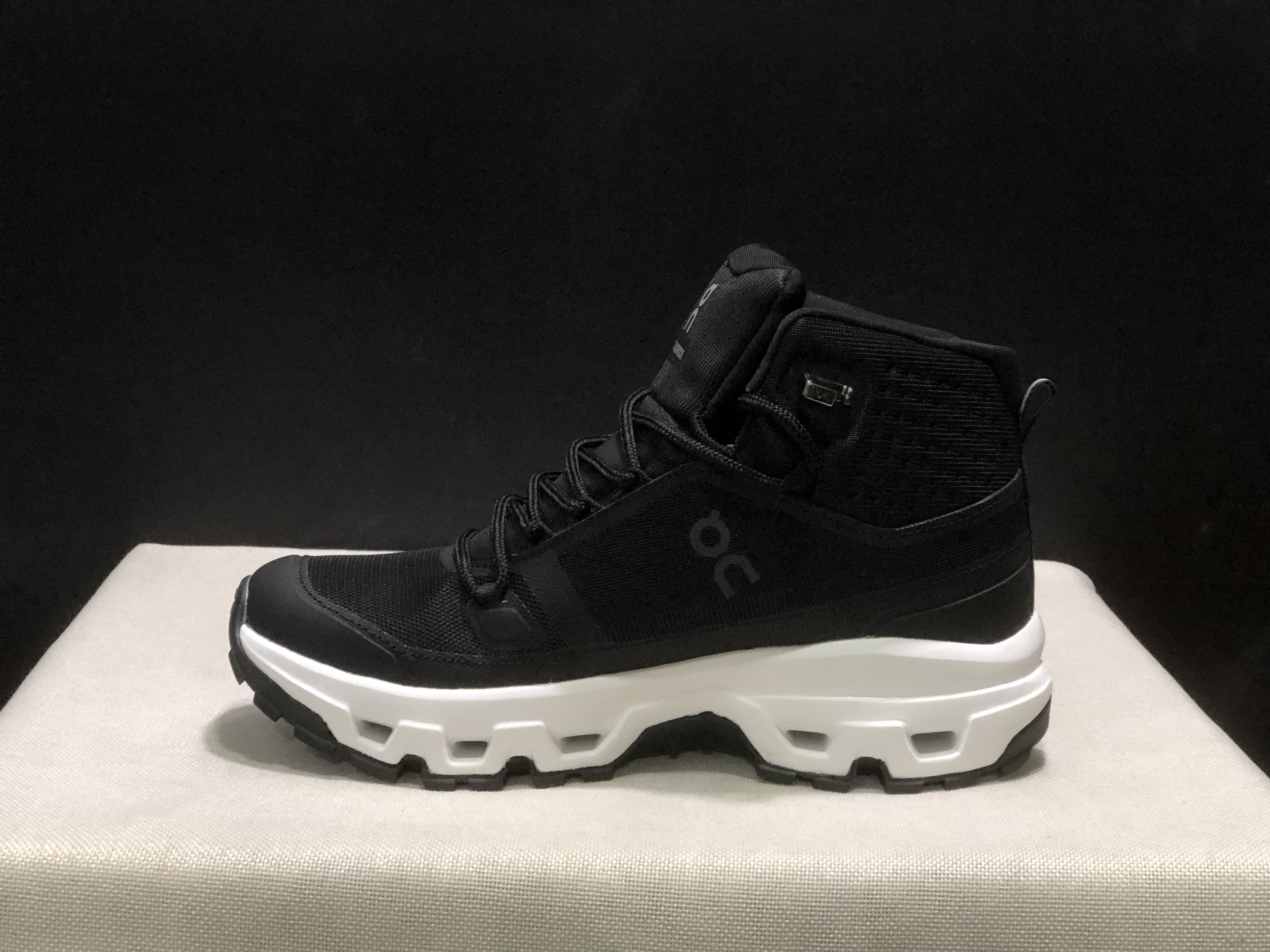 4374-75-qc Cloudrock Low WP gallery